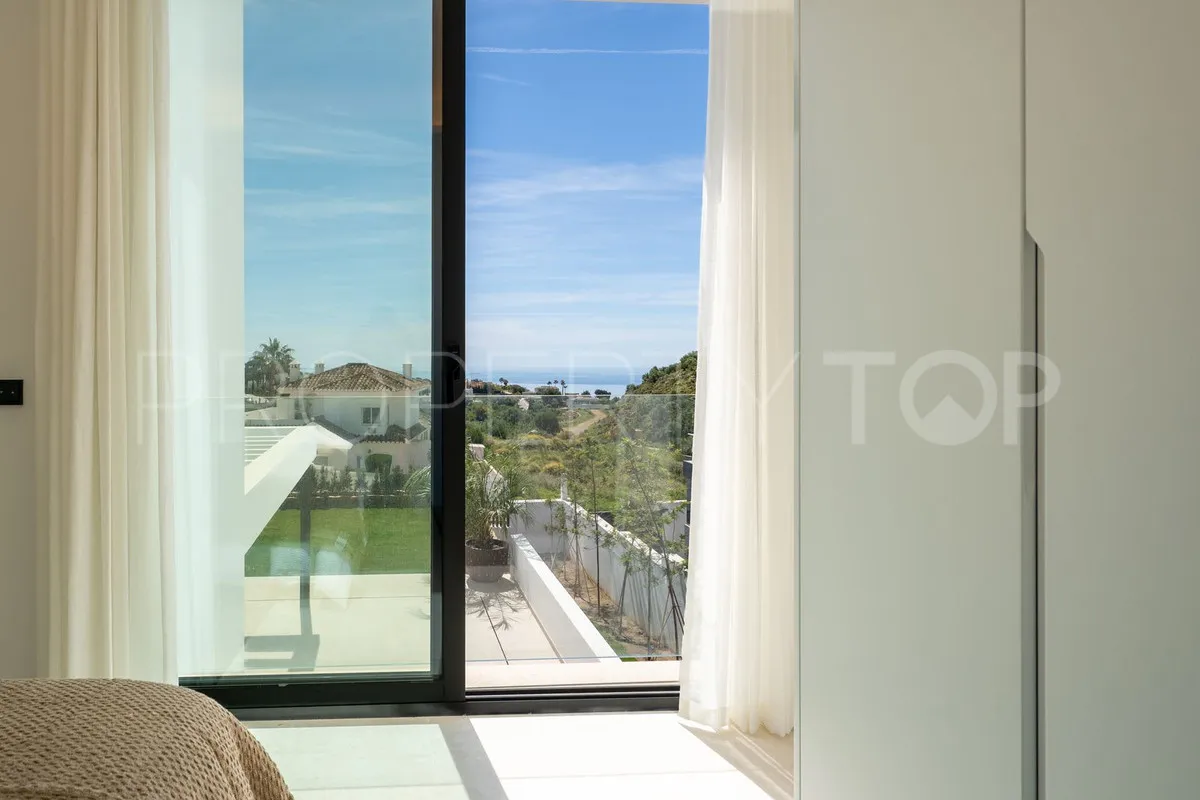 Buy villa in Mijas with 4 bedrooms
