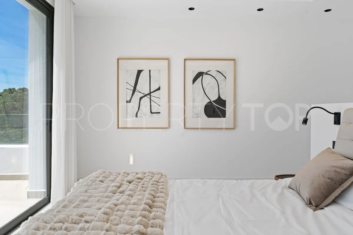 Buy villa in Mijas with 4 bedrooms