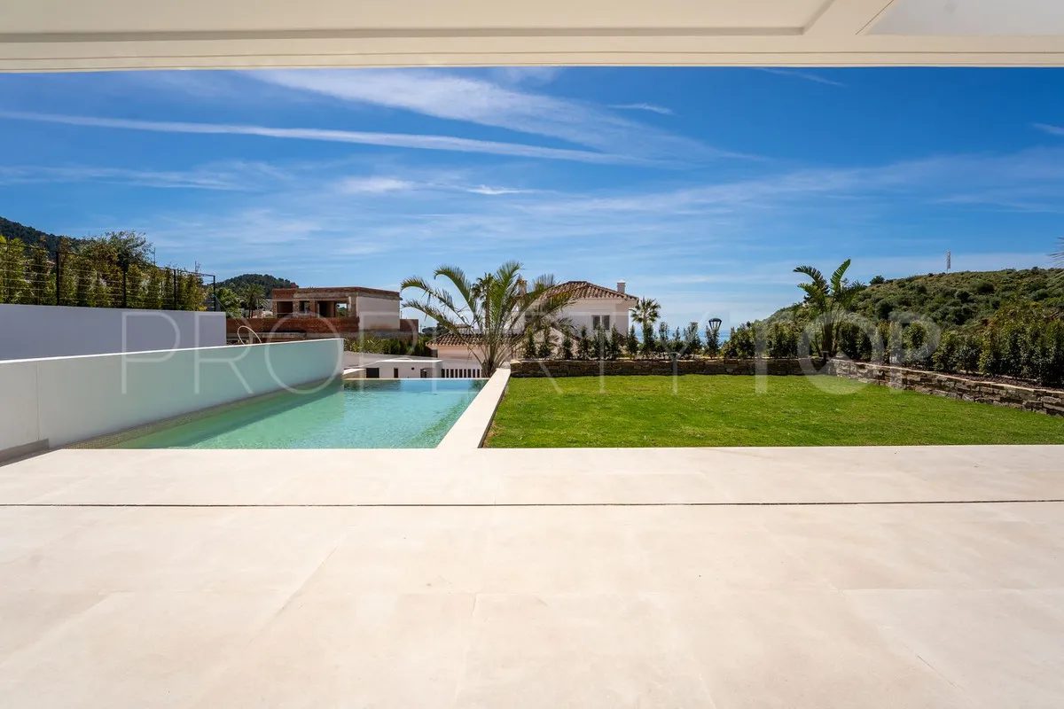 Buy villa in Mijas with 4 bedrooms