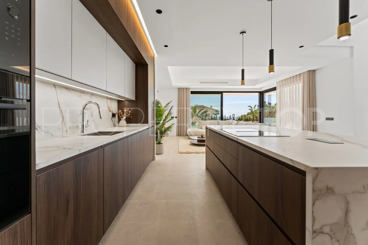 Buy villa in Mijas with 4 bedrooms