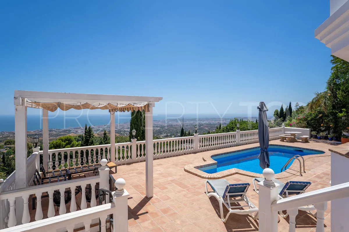 Villa for sale in Mijas with 3 bedrooms