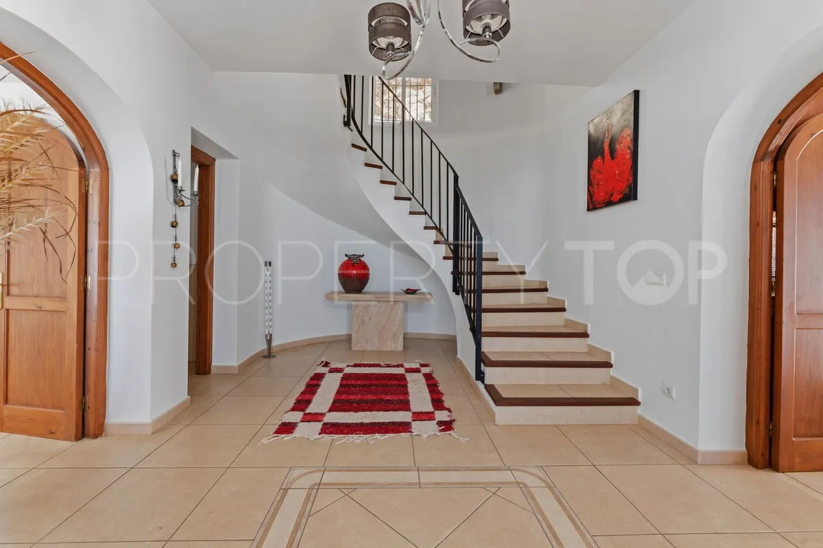 Villa for sale in Mijas with 3 bedrooms