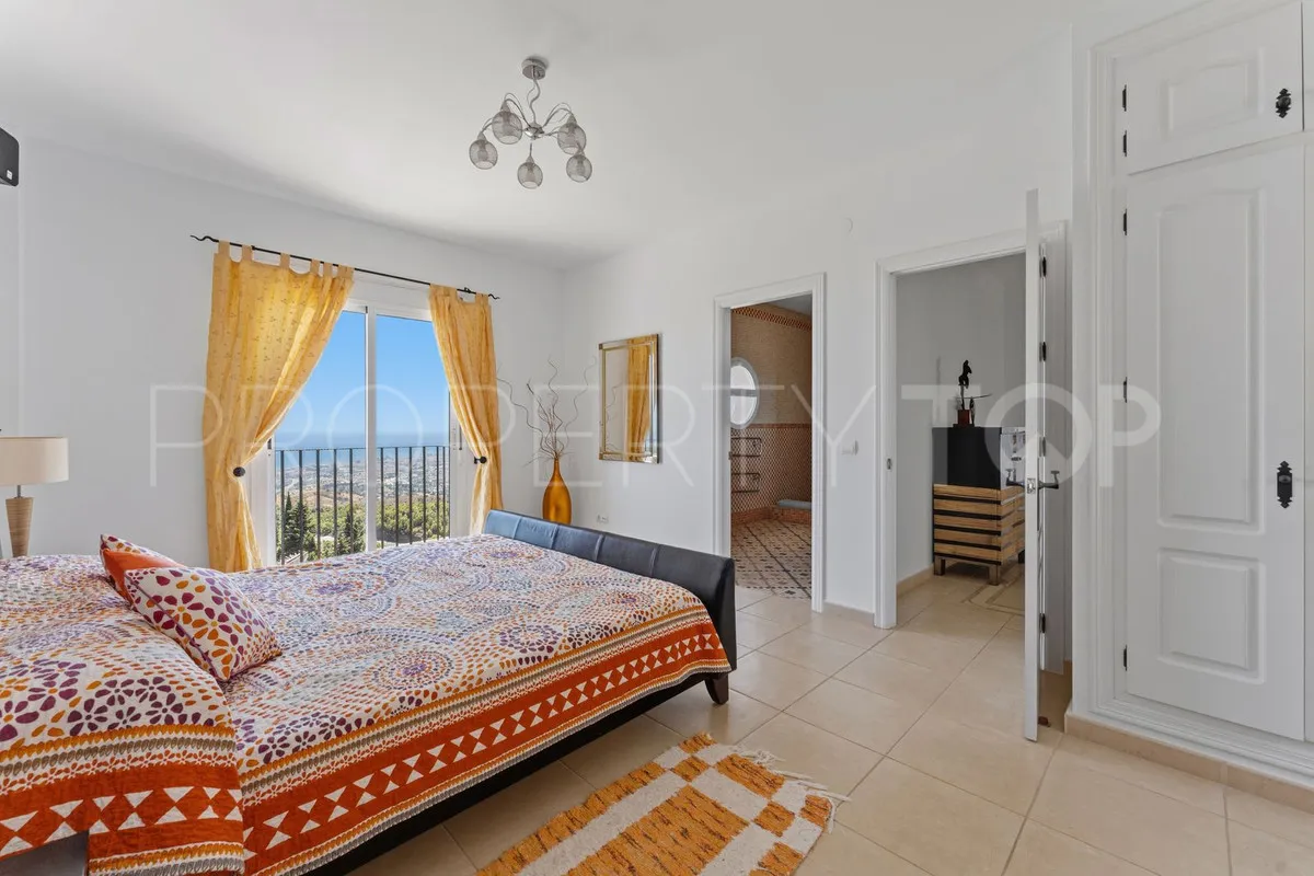 Villa for sale in Mijas with 3 bedrooms