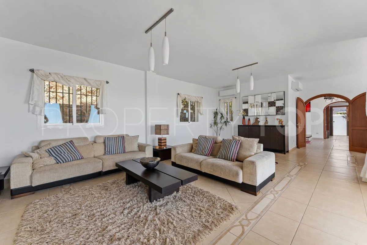 Villa for sale in Mijas with 3 bedrooms