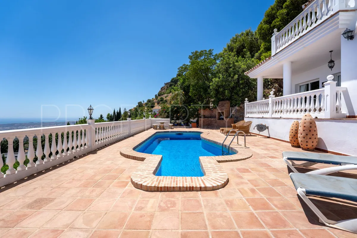Villa for sale in Mijas with 3 bedrooms