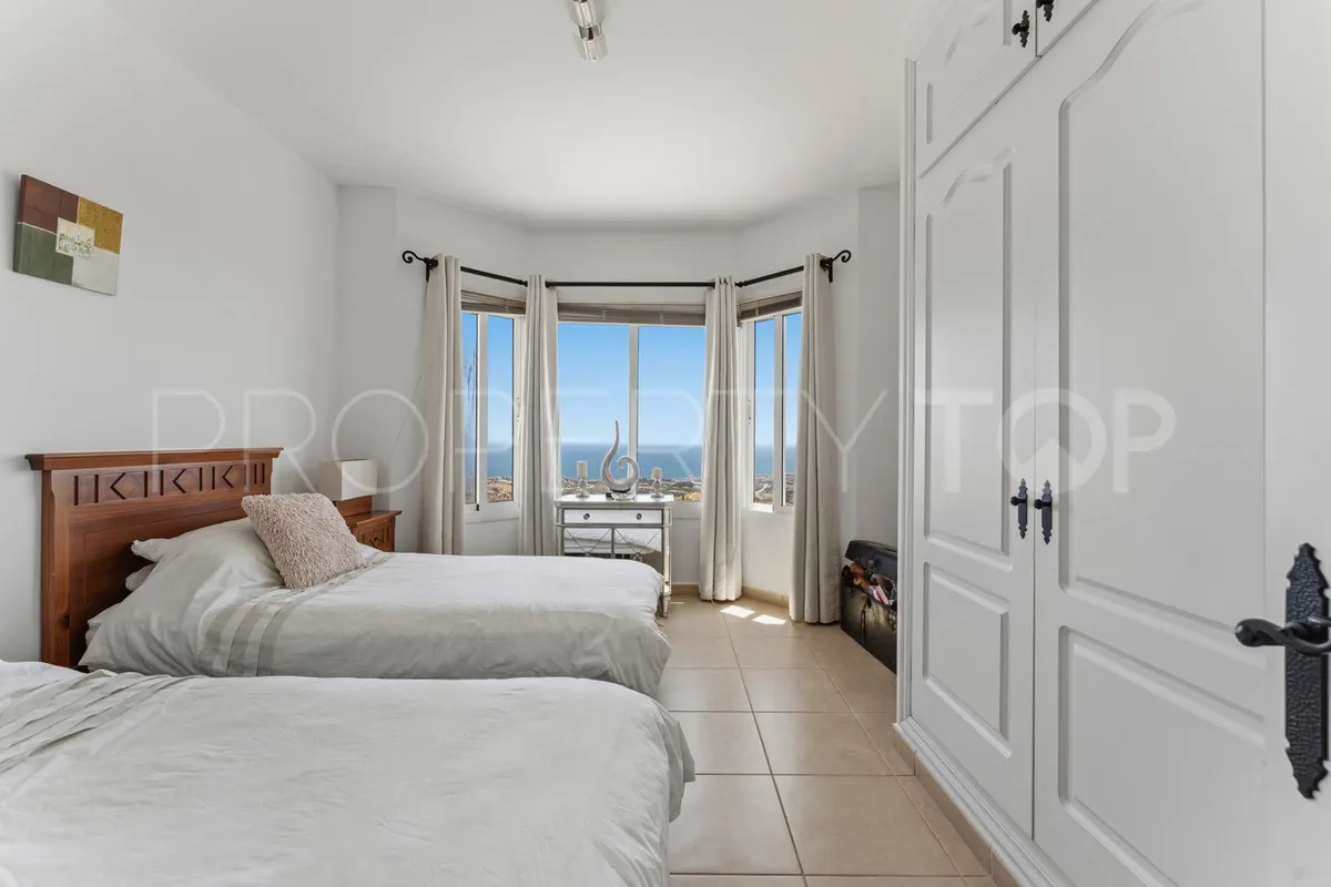 Villa for sale in Mijas with 3 bedrooms