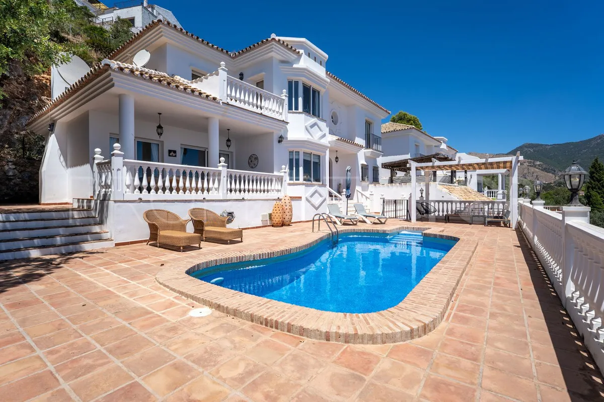 Villa for sale in Mijas with 3 bedrooms