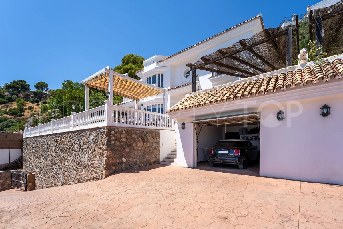 Villa for sale in Mijas with 3 bedrooms