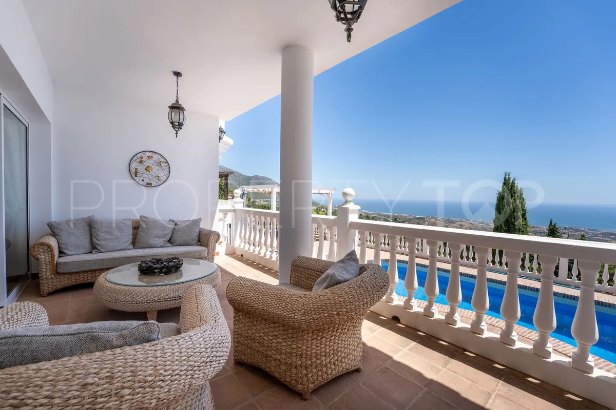 Villa for sale in Mijas with 3 bedrooms