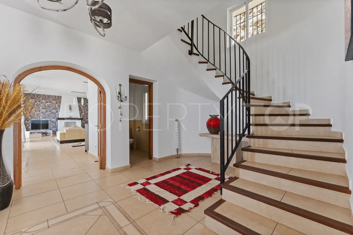 Villa for sale in Mijas with 3 bedrooms