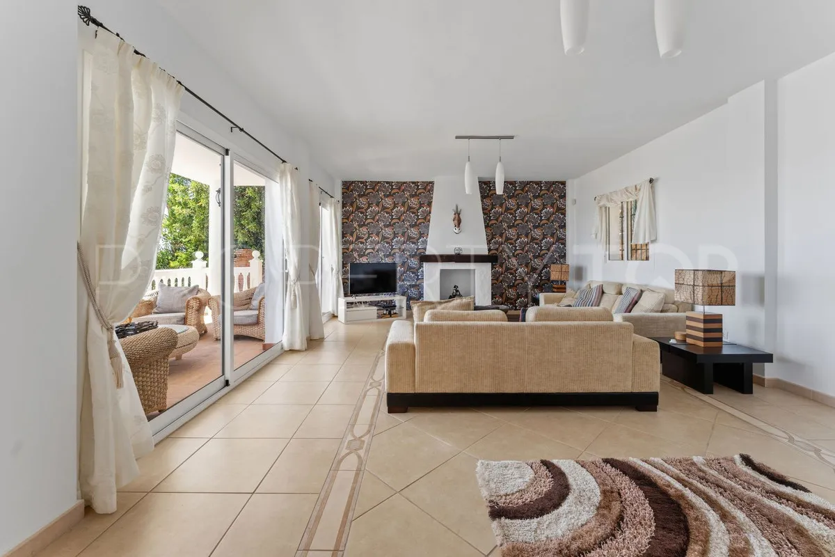 Villa for sale in Mijas with 3 bedrooms