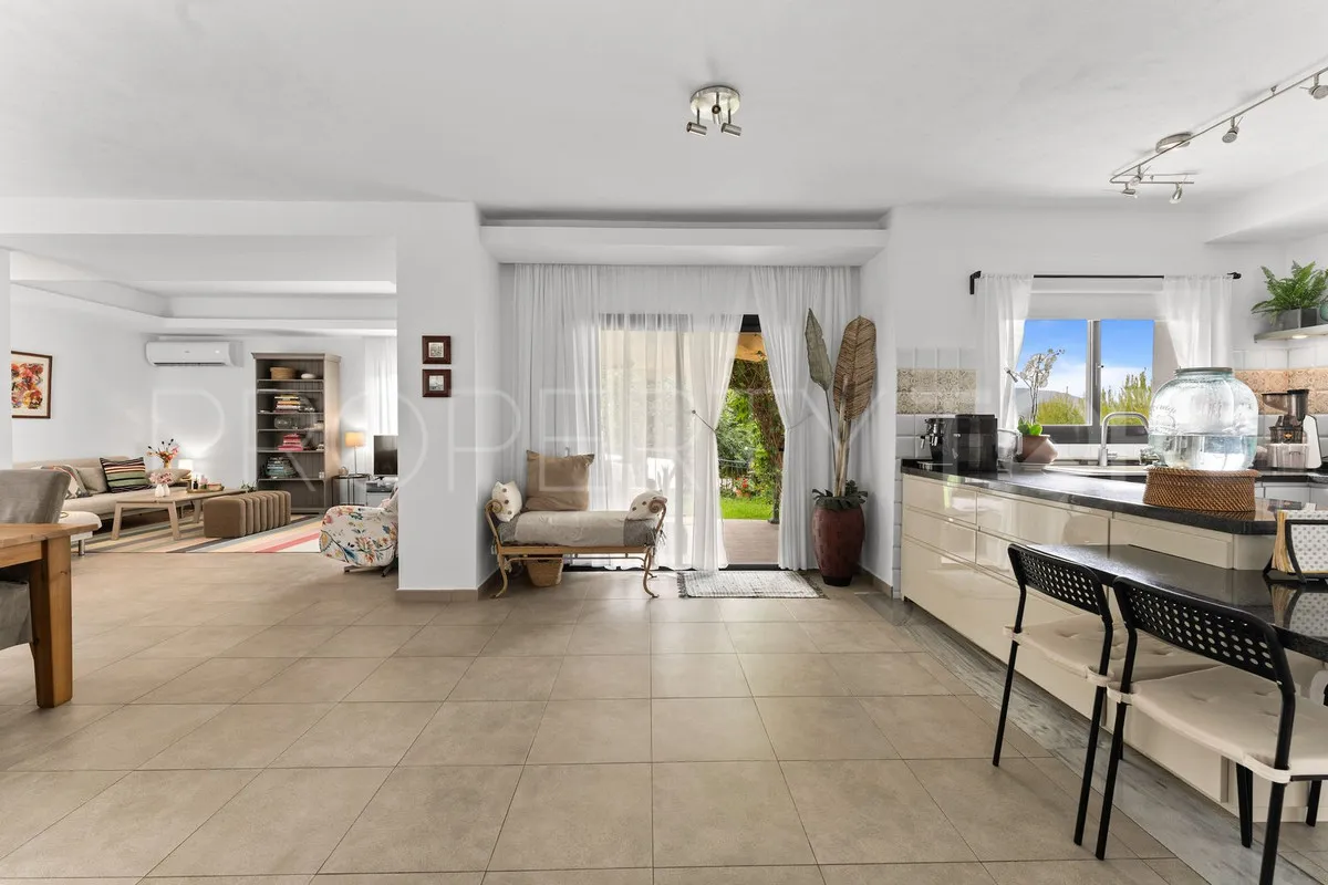 Valtocado villa for sale
