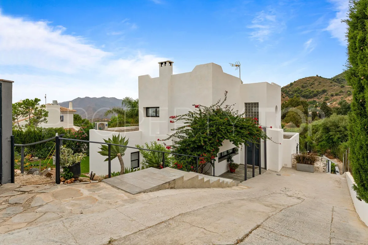 Valtocado villa for sale