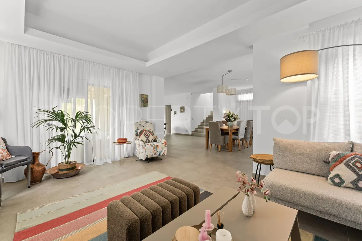 Valtocado villa for sale