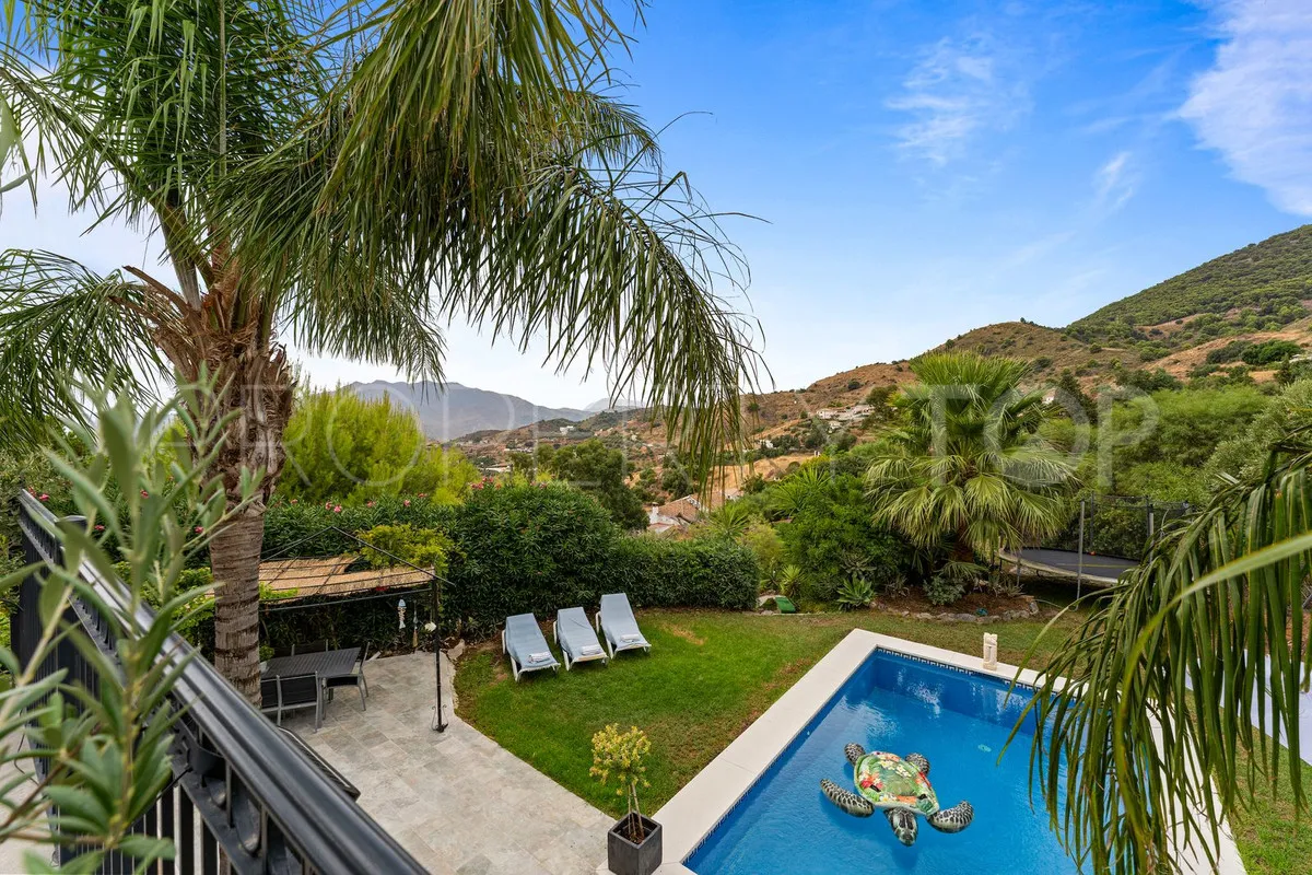 Valtocado villa for sale