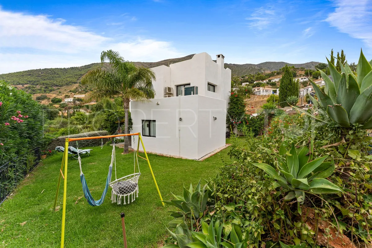 Valtocado villa for sale