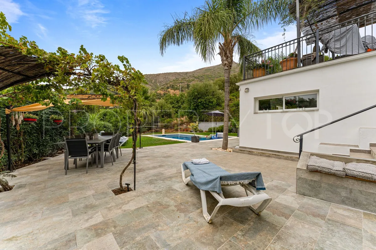 Valtocado villa for sale