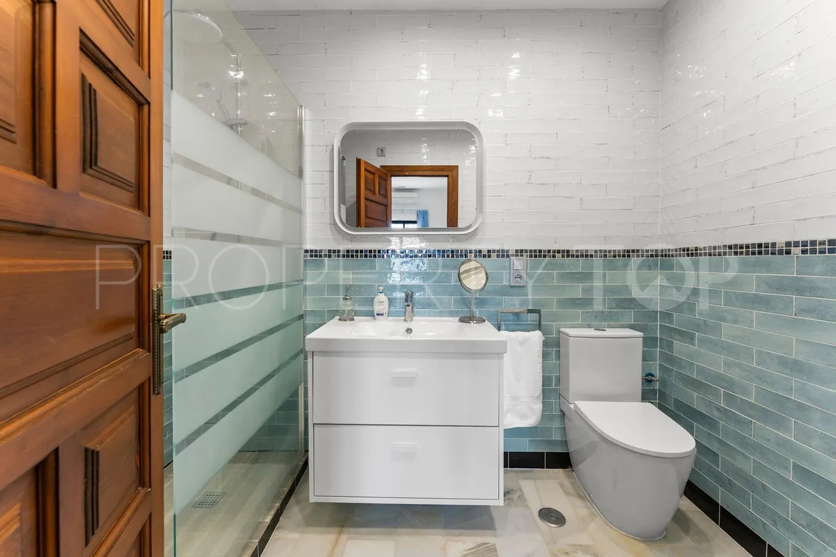 Buy town house with 4 bedrooms in Mijas