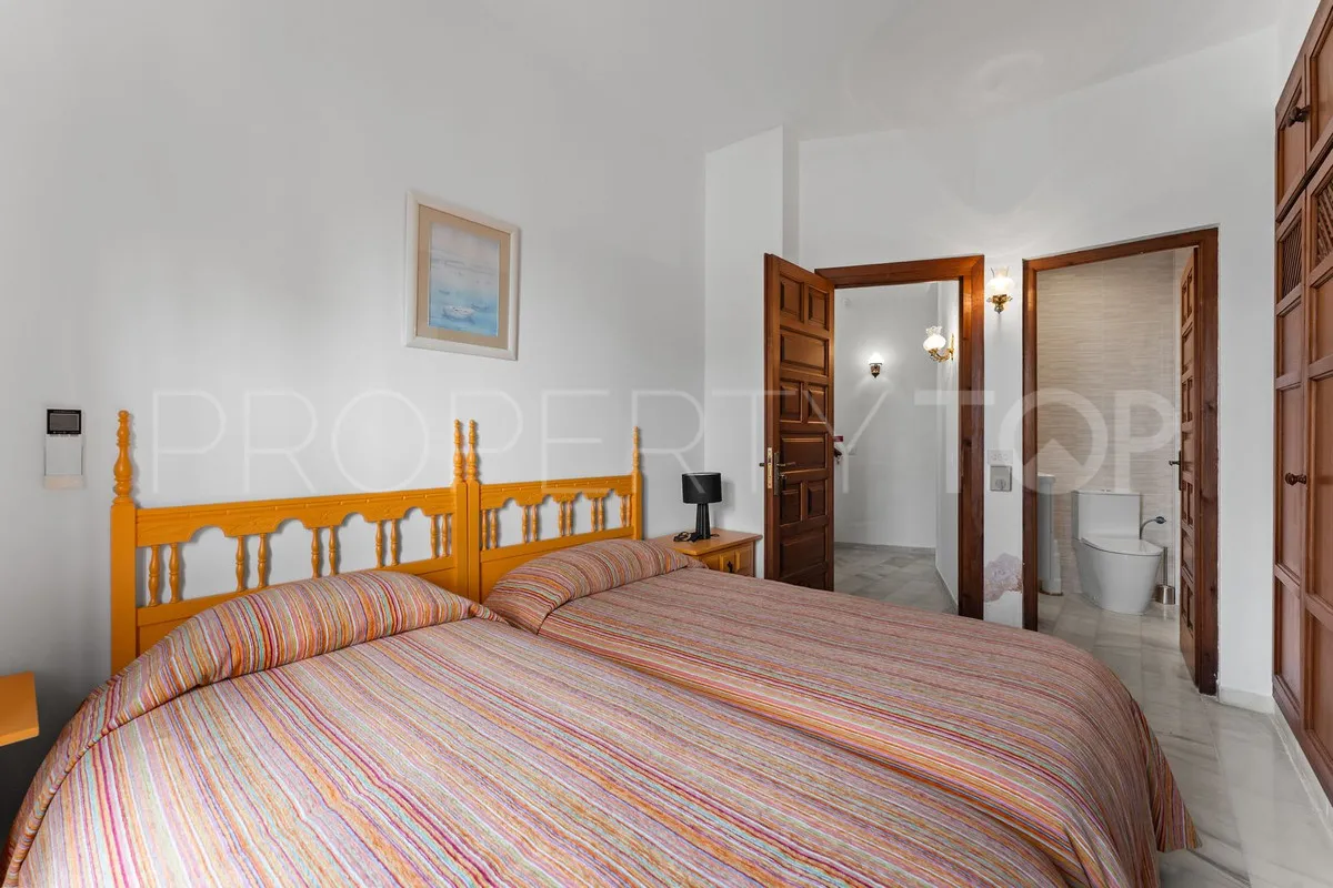 Buy town house with 4 bedrooms in Mijas