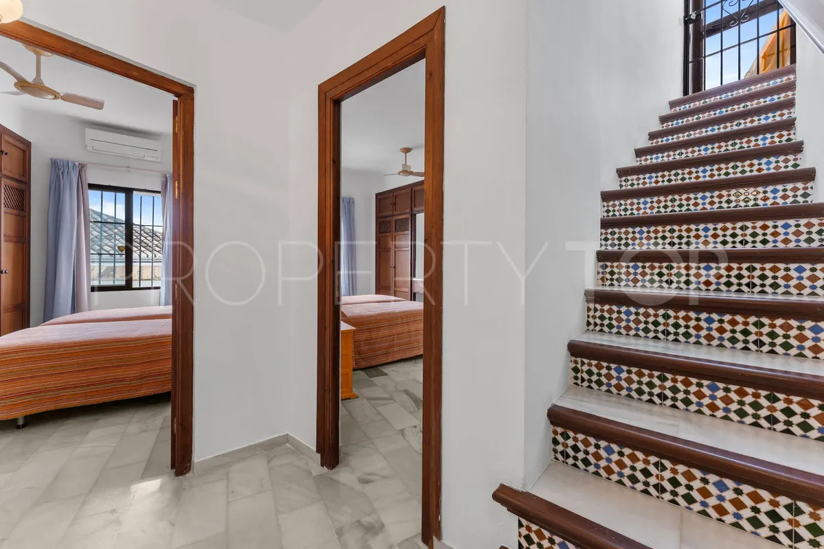 Buy town house with 4 bedrooms in Mijas