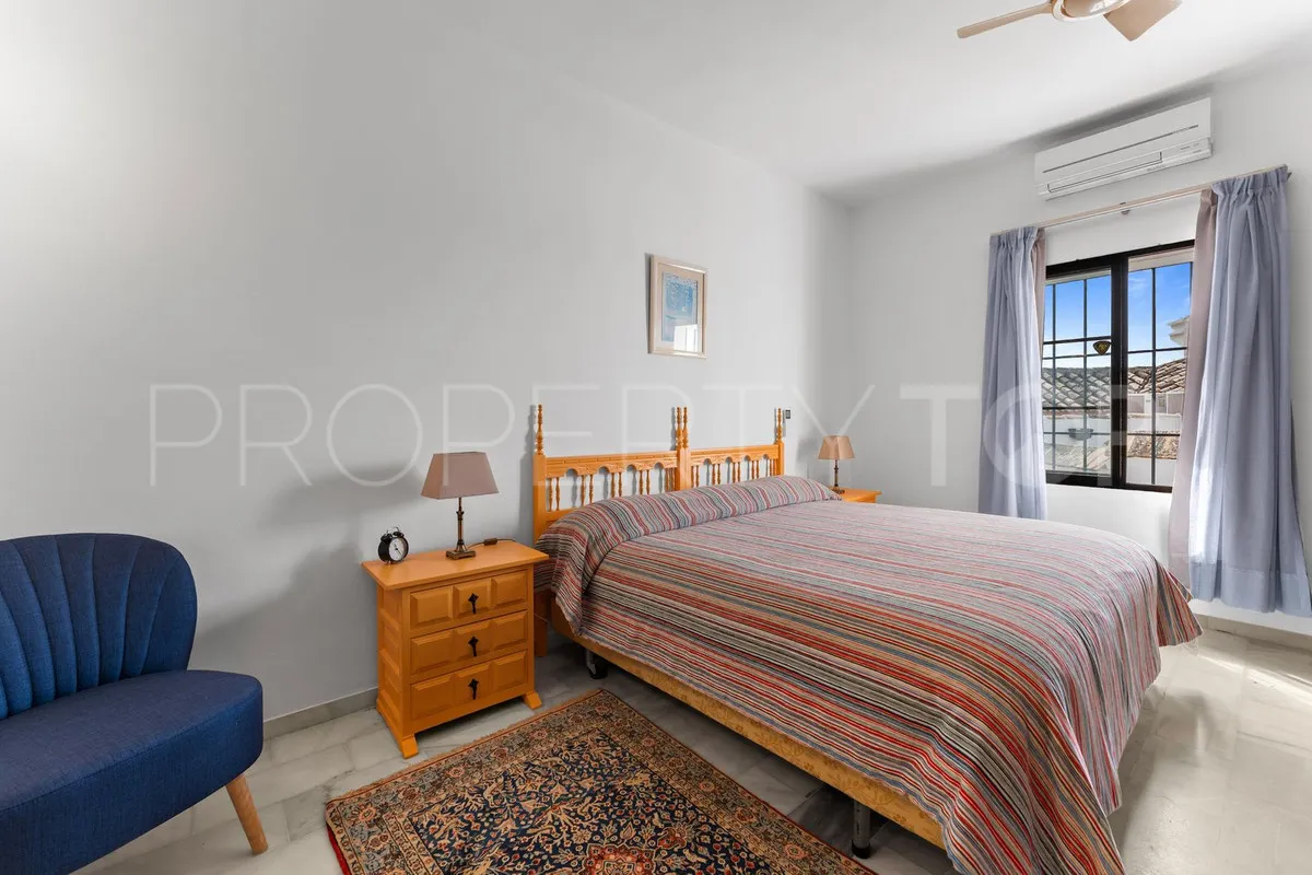 Buy town house with 4 bedrooms in Mijas