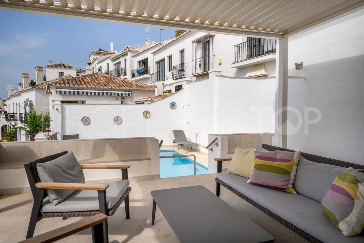Buy town house with 4 bedrooms in Mijas