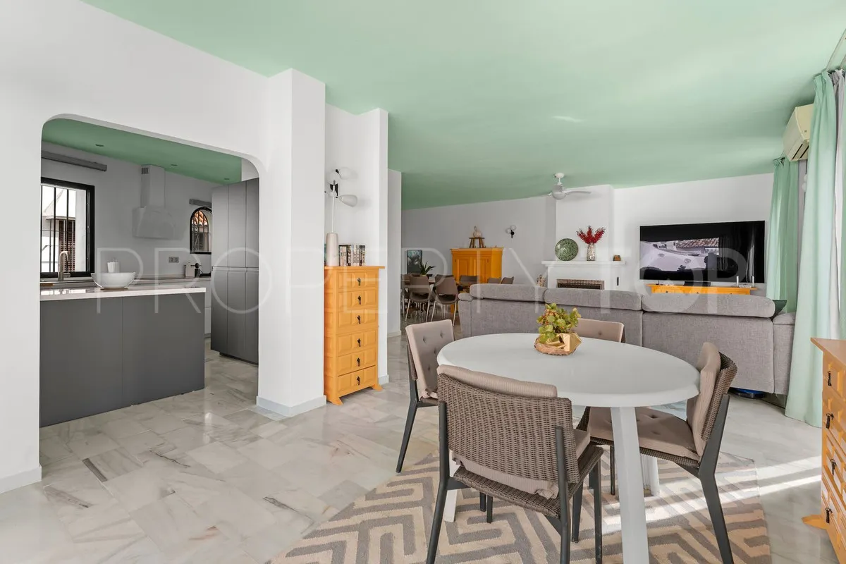 Buy town house with 4 bedrooms in Mijas