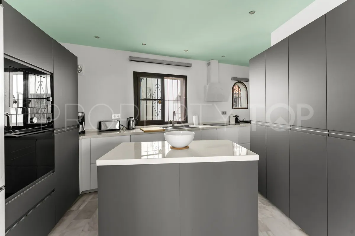 Buy town house with 4 bedrooms in Mijas