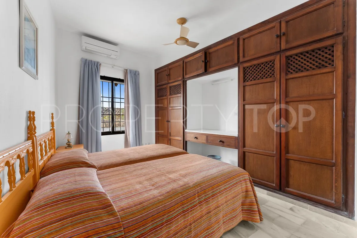 Buy town house with 4 bedrooms in Mijas