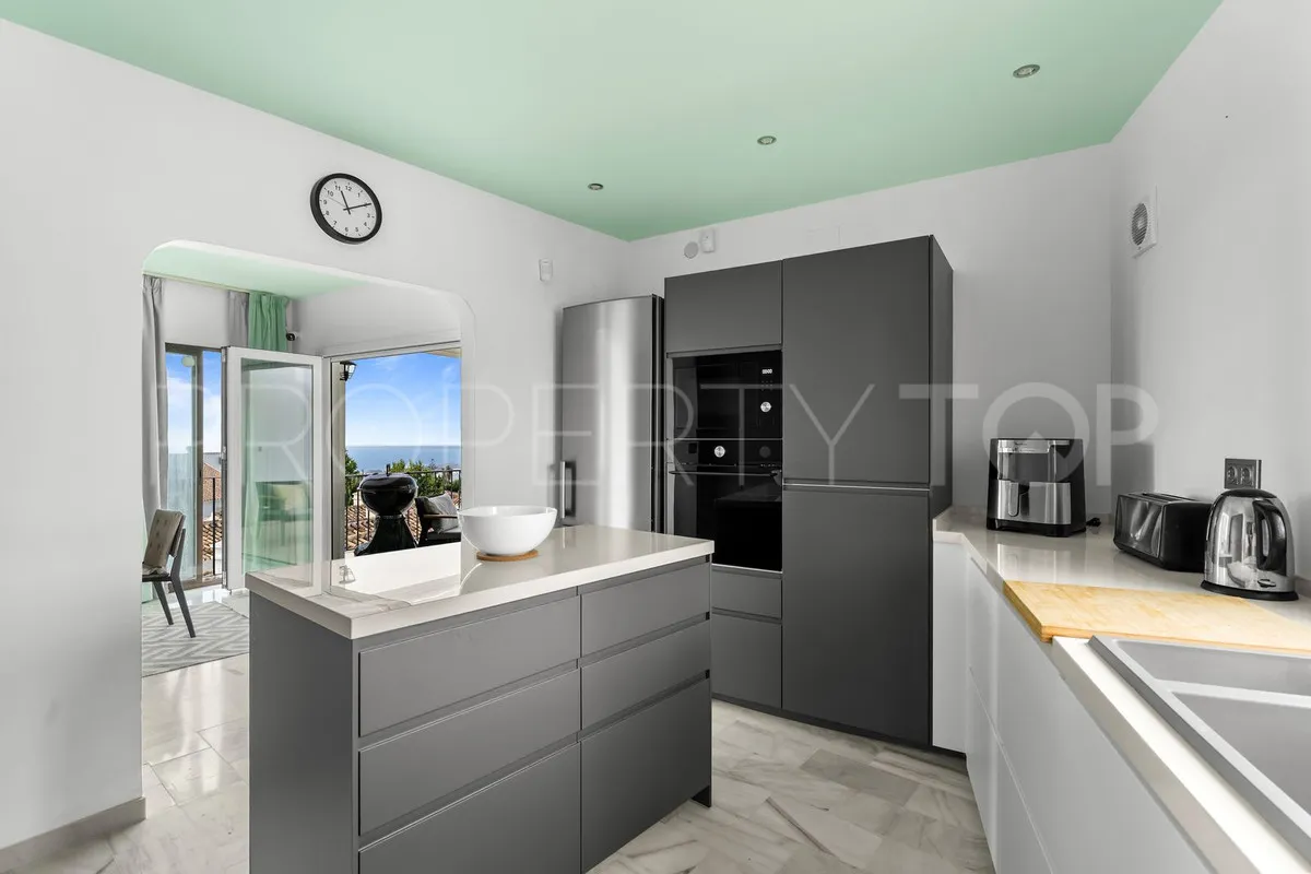 Buy town house with 4 bedrooms in Mijas
