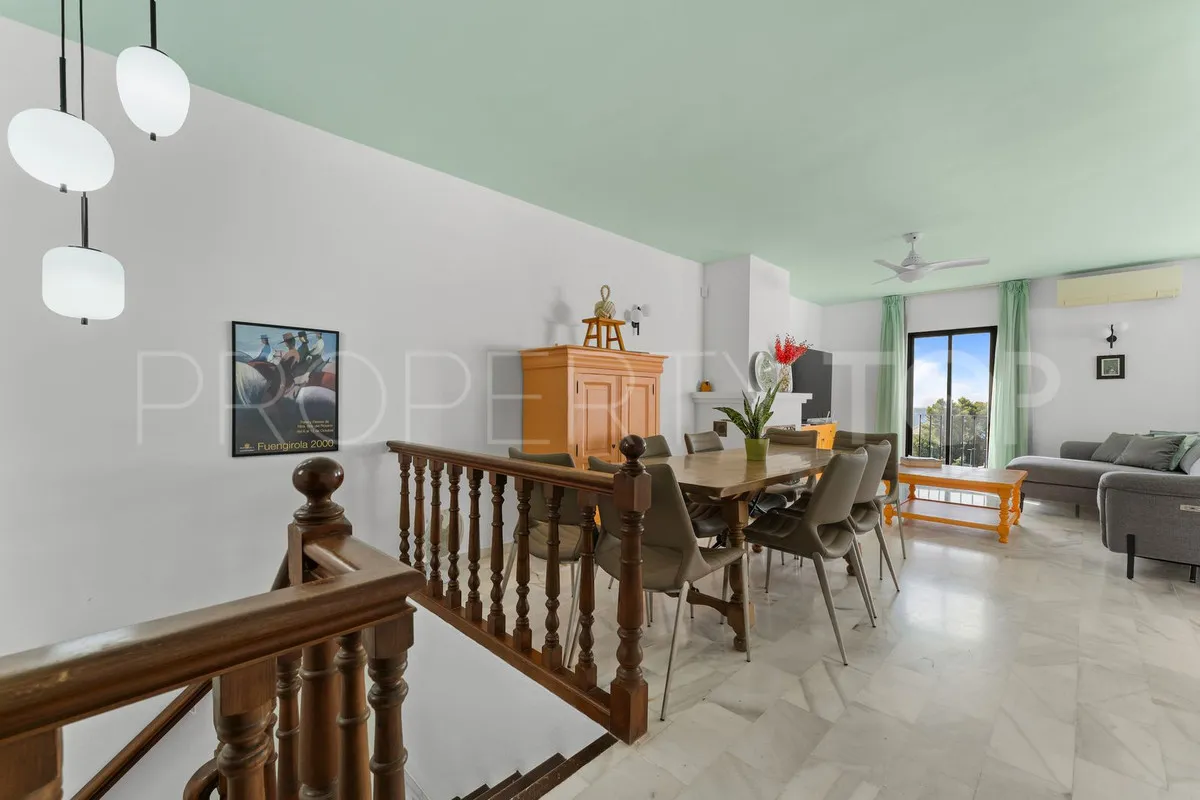 Buy town house with 4 bedrooms in Mijas
