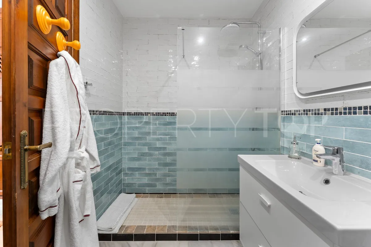 Buy town house with 4 bedrooms in Mijas