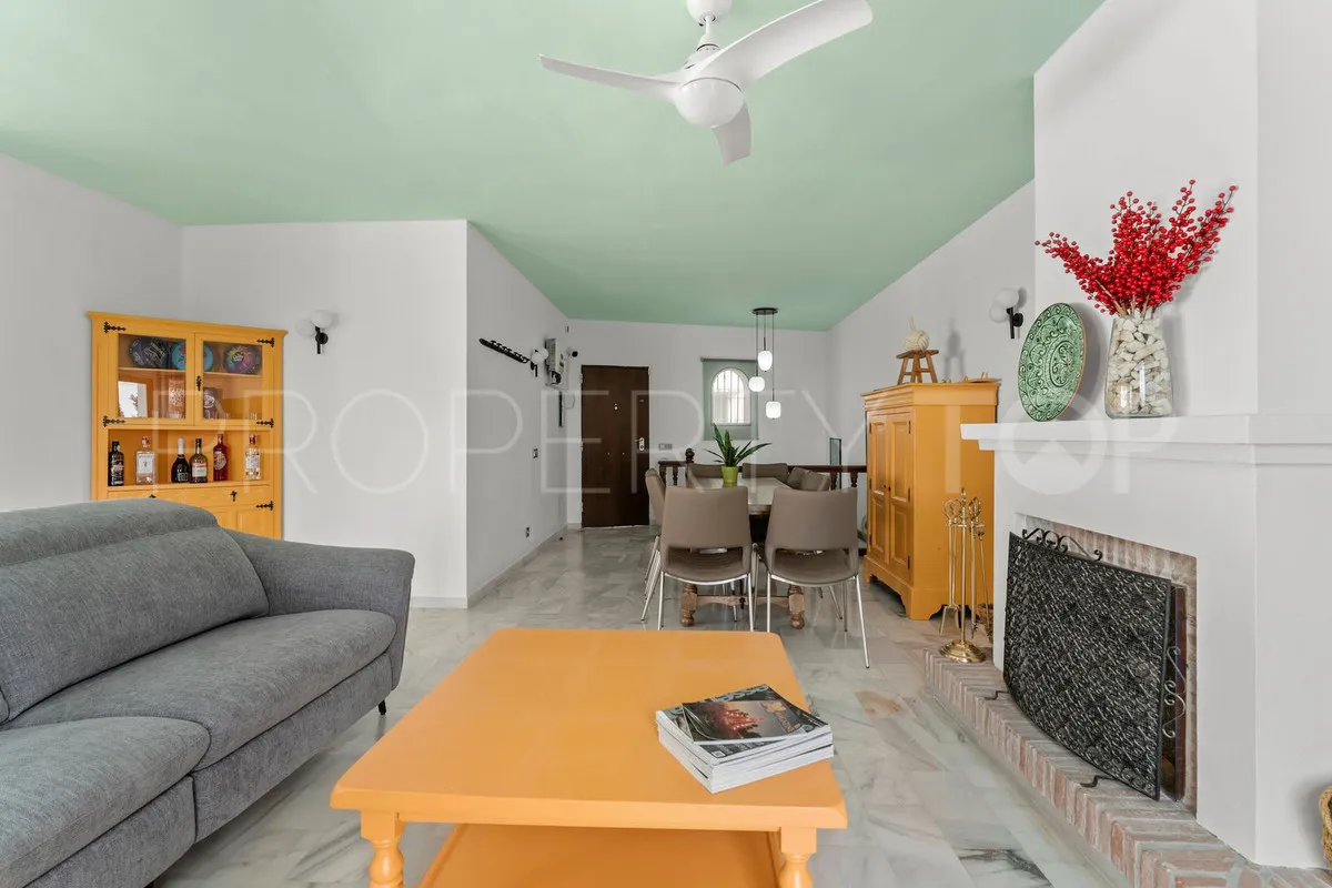Buy town house with 4 bedrooms in Mijas