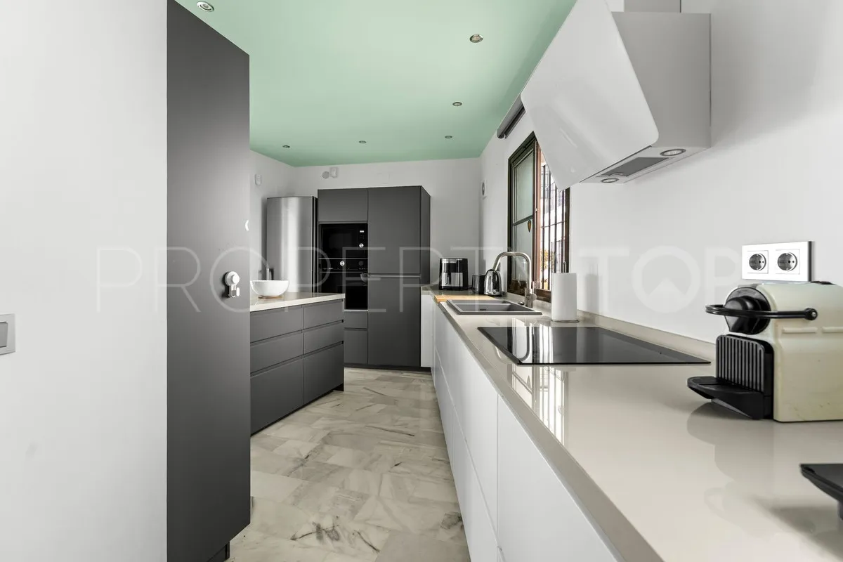 Buy town house with 4 bedrooms in Mijas