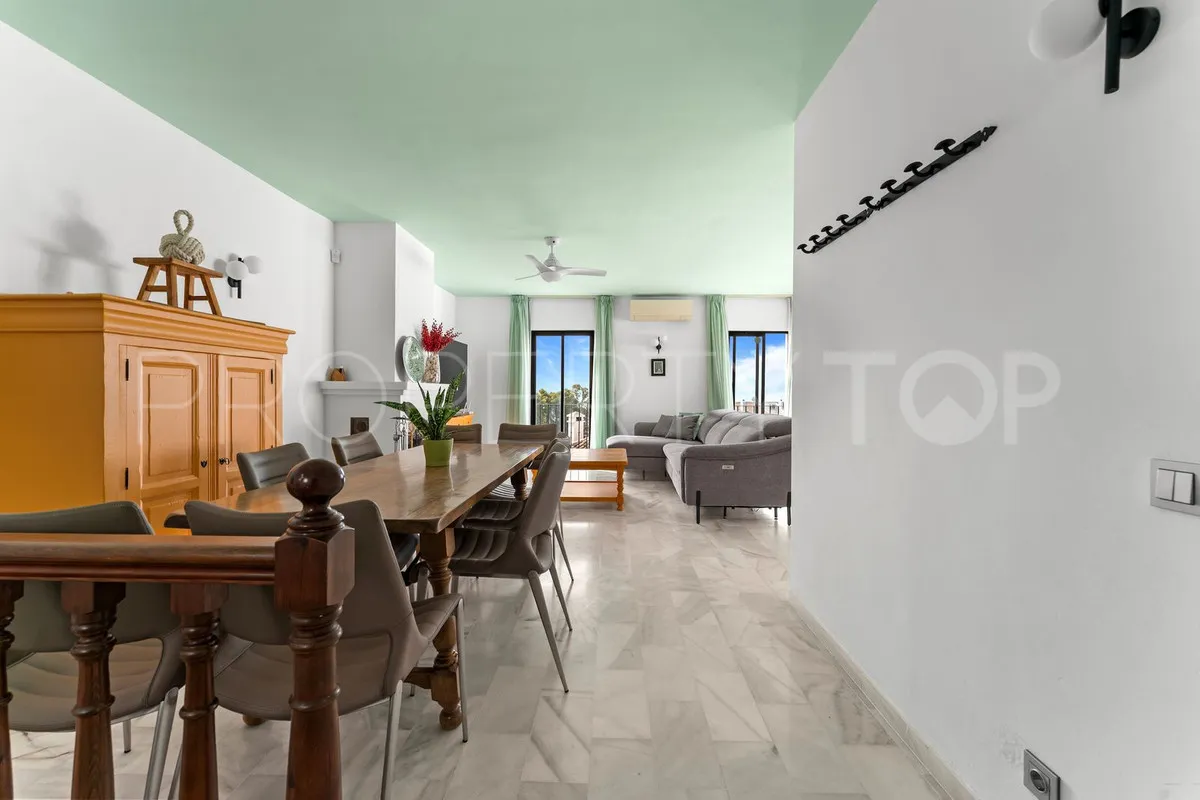 Buy town house with 4 bedrooms in Mijas