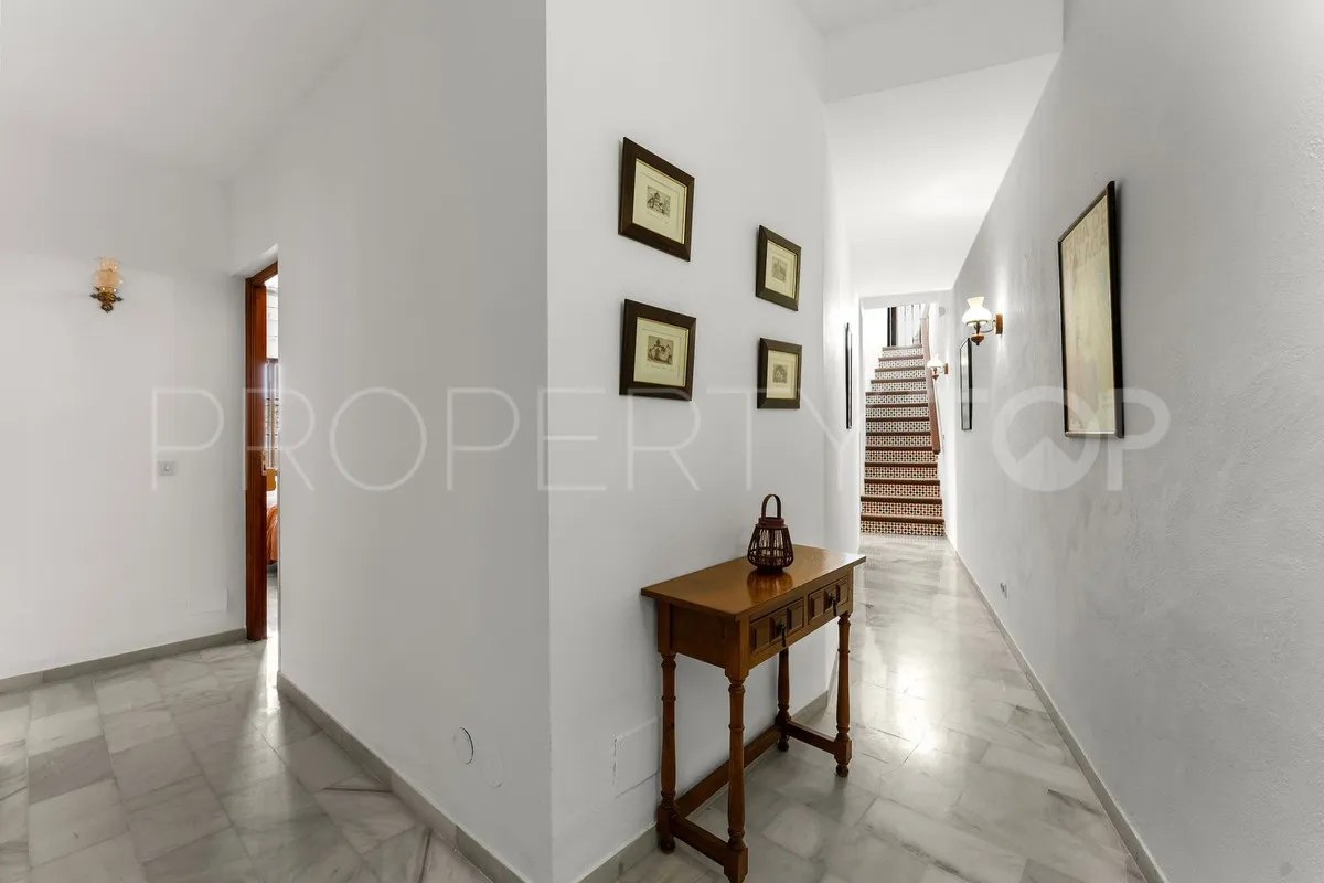 Buy town house with 4 bedrooms in Mijas