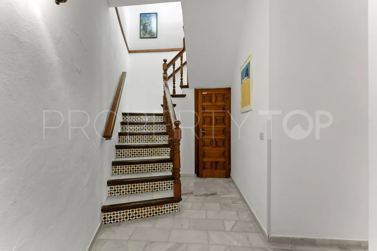 Buy town house with 4 bedrooms in Mijas