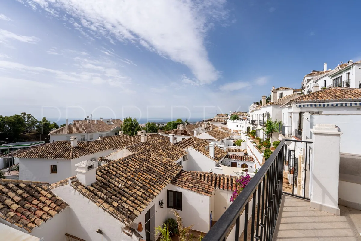 Buy town house with 4 bedrooms in Mijas