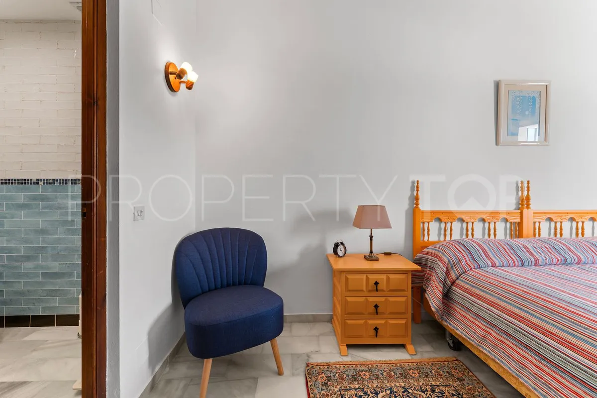 Buy town house with 4 bedrooms in Mijas