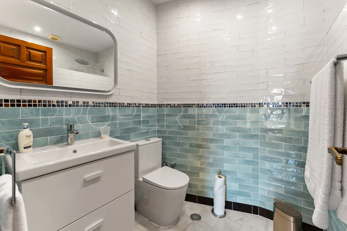 Buy town house with 4 bedrooms in Mijas