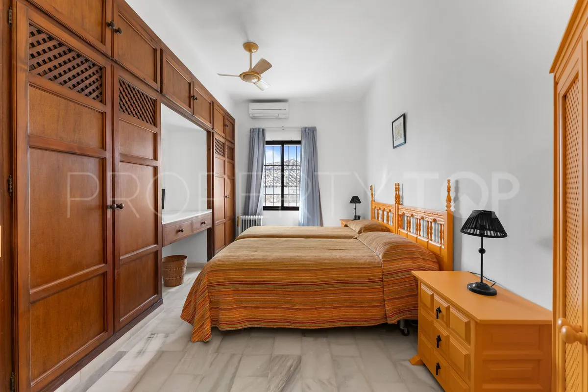 Buy town house with 4 bedrooms in Mijas