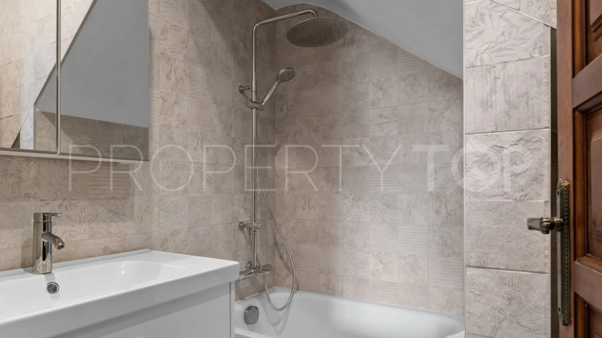 Buy town house with 4 bedrooms in Mijas