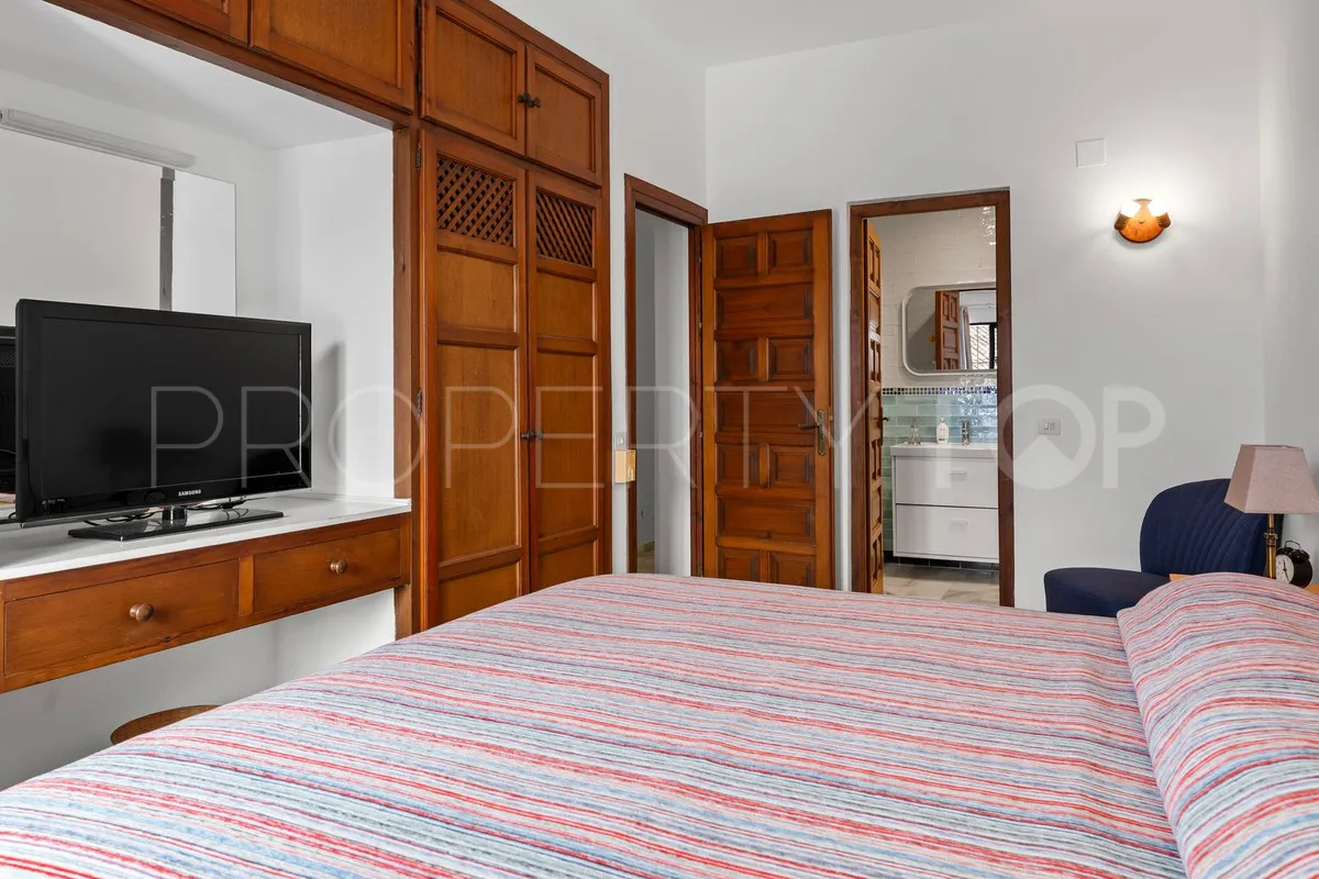 Buy town house with 4 bedrooms in Mijas