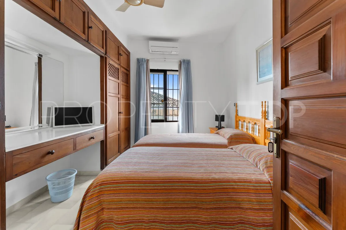 Buy town house with 4 bedrooms in Mijas