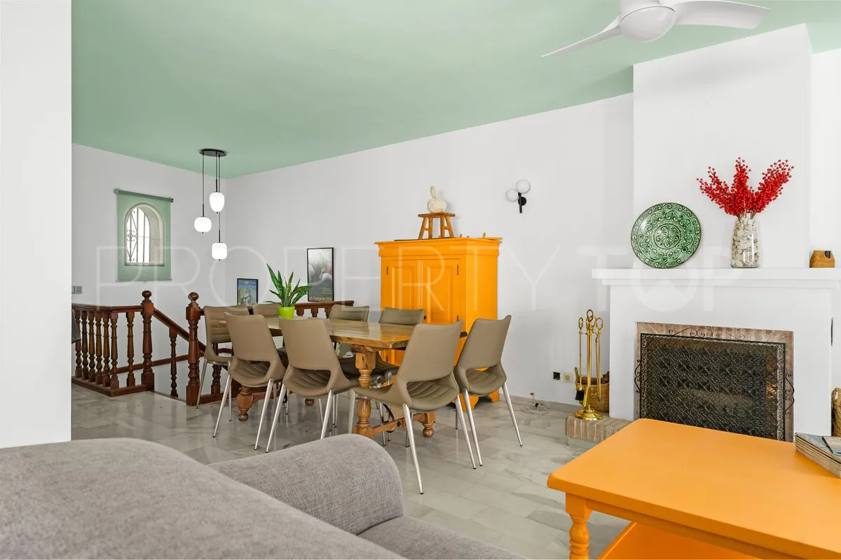 Buy town house with 4 bedrooms in Mijas