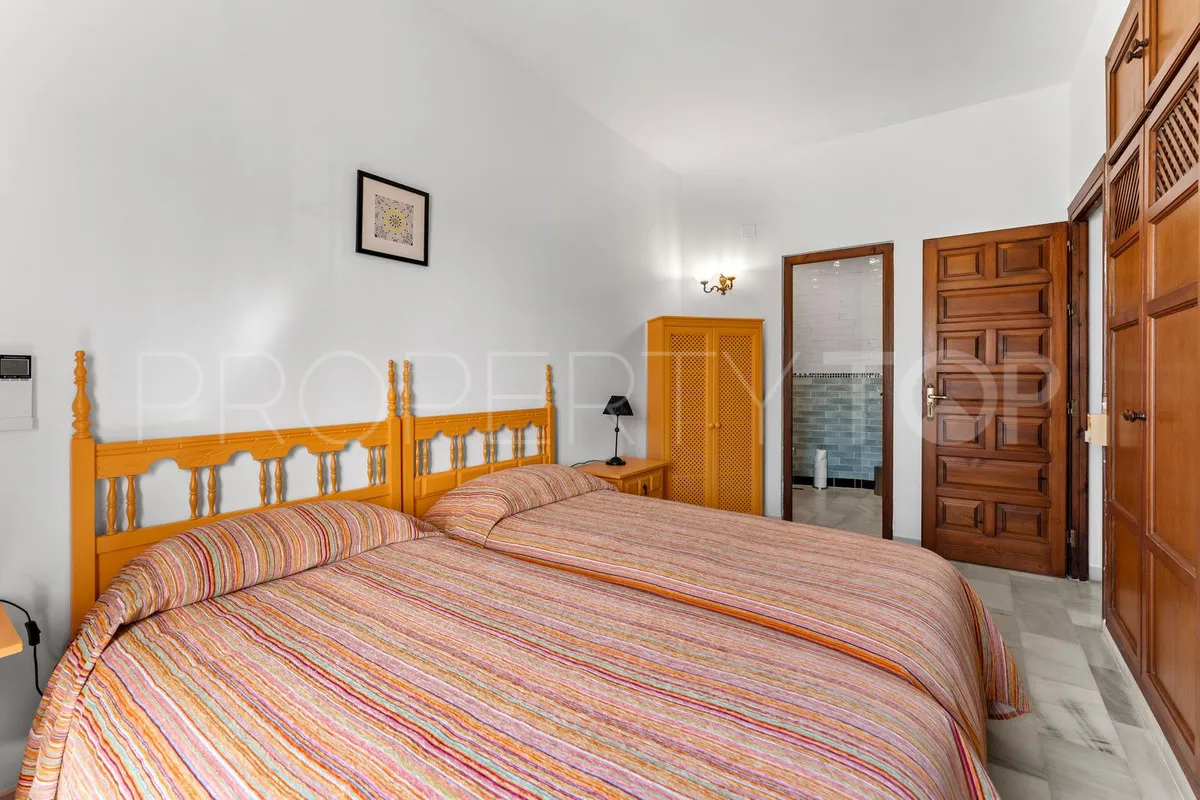 Buy town house with 4 bedrooms in Mijas