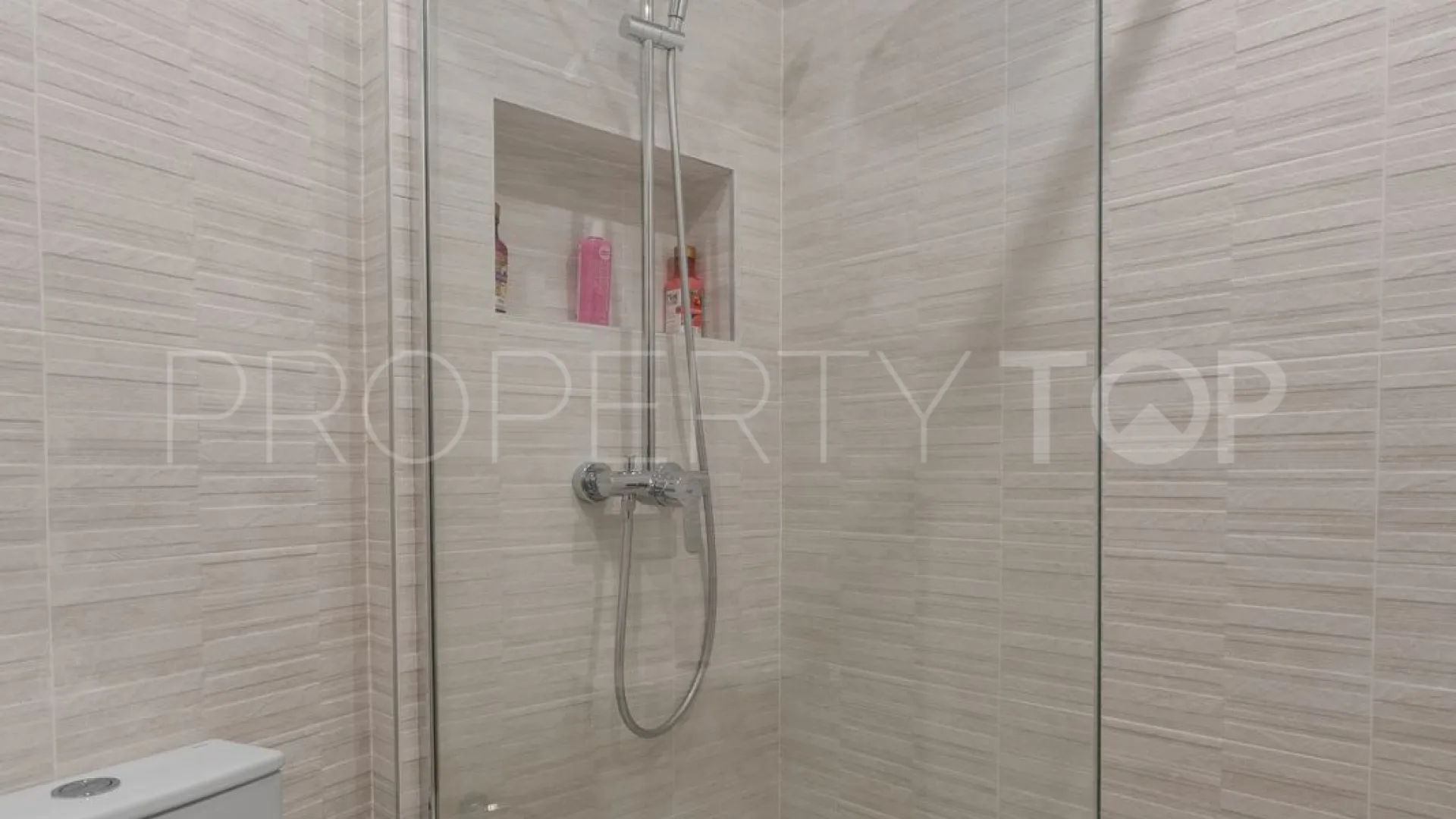 Buy town house with 4 bedrooms in Mijas