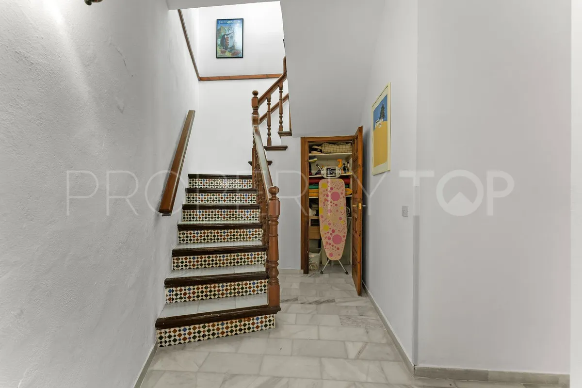 Buy town house with 4 bedrooms in Mijas