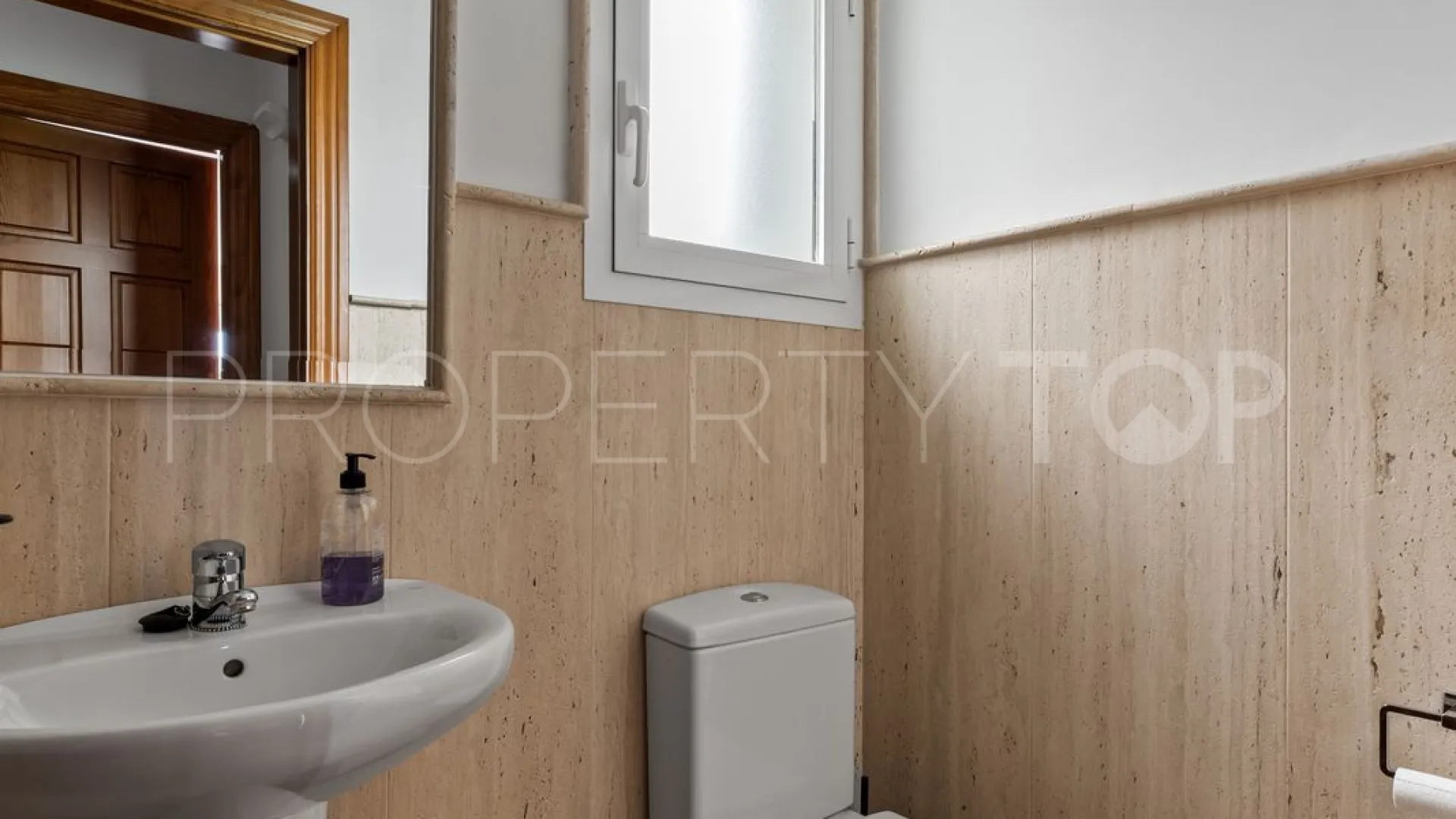 Buy villa with 3 bedrooms in Mijas