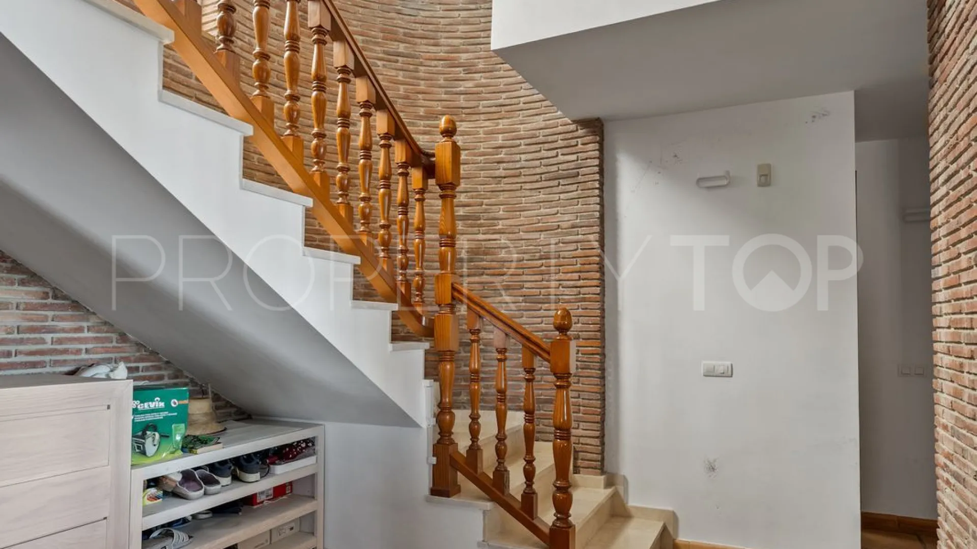 Buy villa with 3 bedrooms in Mijas